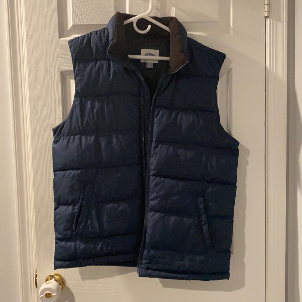 Men’s navy puffer vest